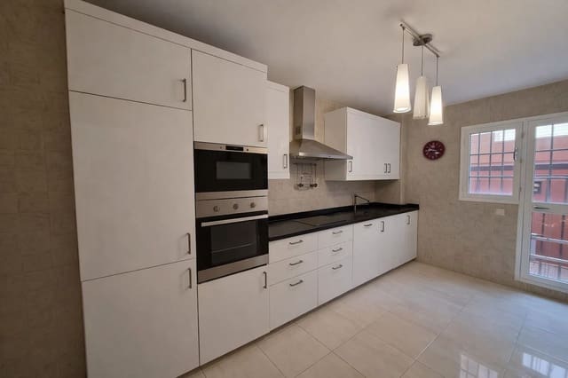 Apartamento de 3 habitaciones en La Duquesa / Puerto de la Duquesa, Manilva en venta con piscina garaje - 345.000 € (Ref: 9995276)