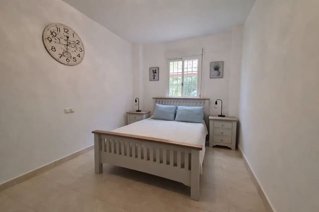 Apartamento de 3 habitaciones en La Duquesa / Puerto de la Duquesa, Manilva en venta con piscina garaje - 345.000 € (Ref: 9995276)