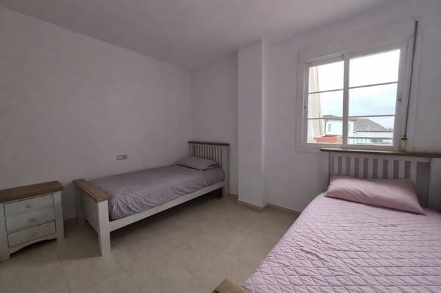Apartamento de 3 habitaciones en La Duquesa / Puerto de la Duquesa, Manilva en venta con piscina garaje - 345.000 € (Ref: 9995276)