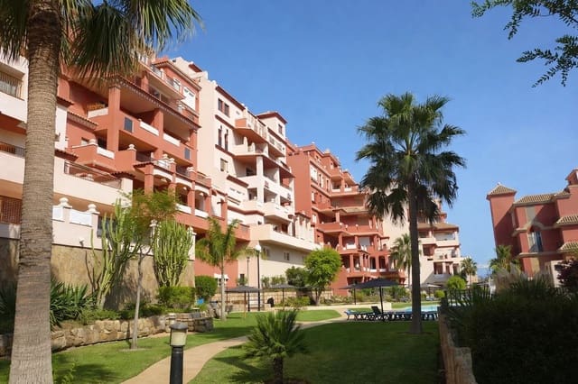 Apartamento de 3 habitaciones en La Duquesa / Puerto de la Duquesa, Manilva en venta con piscina garaje - 345.000 € (Ref: 9995276)