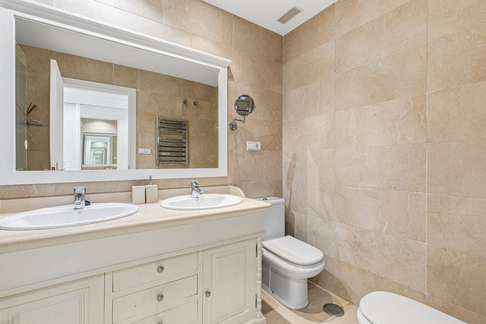 2 slaapkamer Appartement te koop in Los Arqueros met zwembad garage - € 425.000 (Ref: 9995285)
