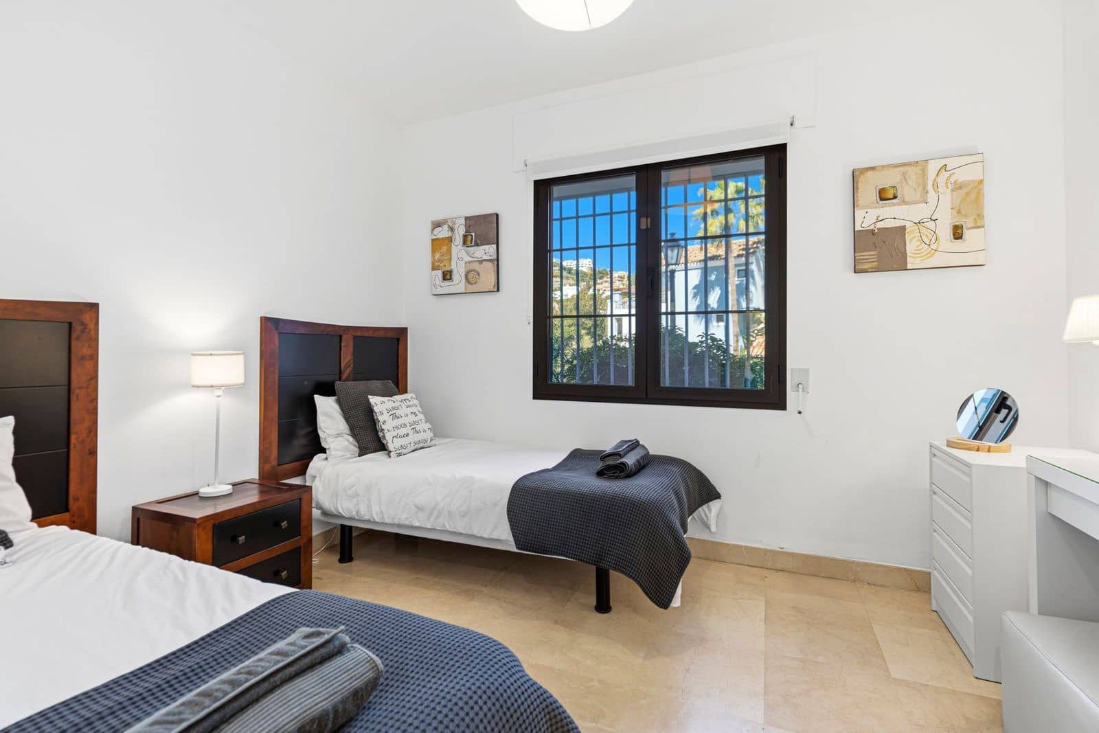 2 slaapkamer Appartement te koop in Los Arqueros met zwembad garage - € 425.000 (Ref: 9995285)