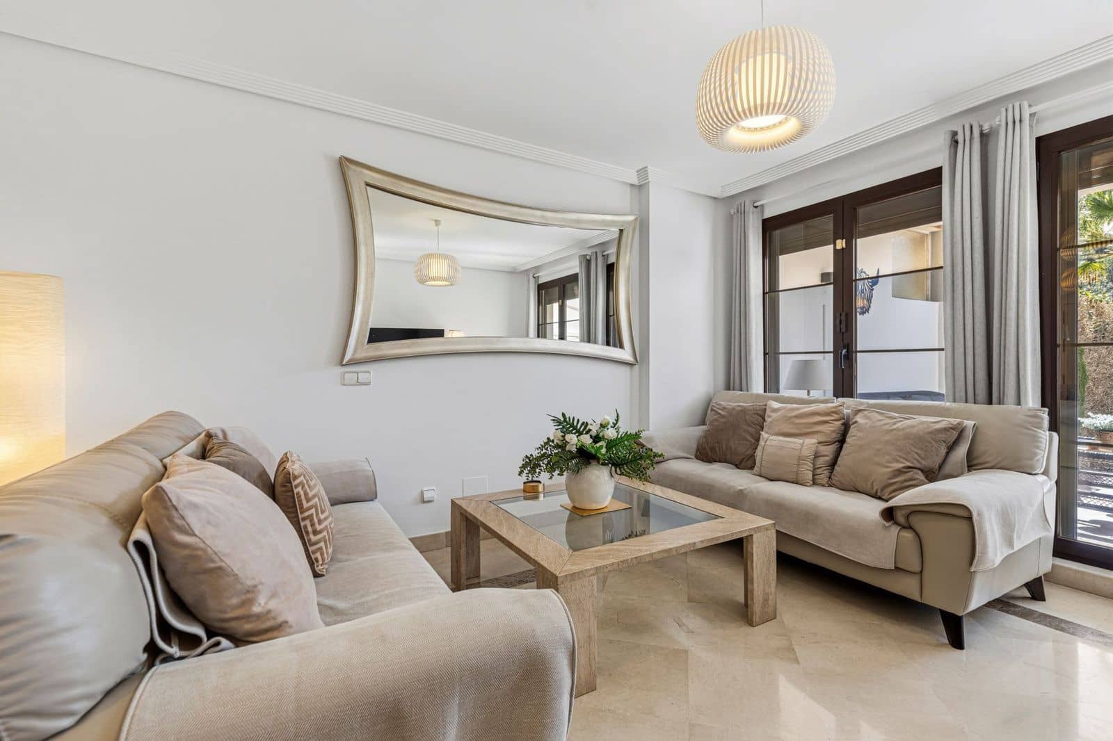 2 slaapkamer Appartement te koop in Los Arqueros met zwembad garage - € 425.000 (Ref: 9995285)