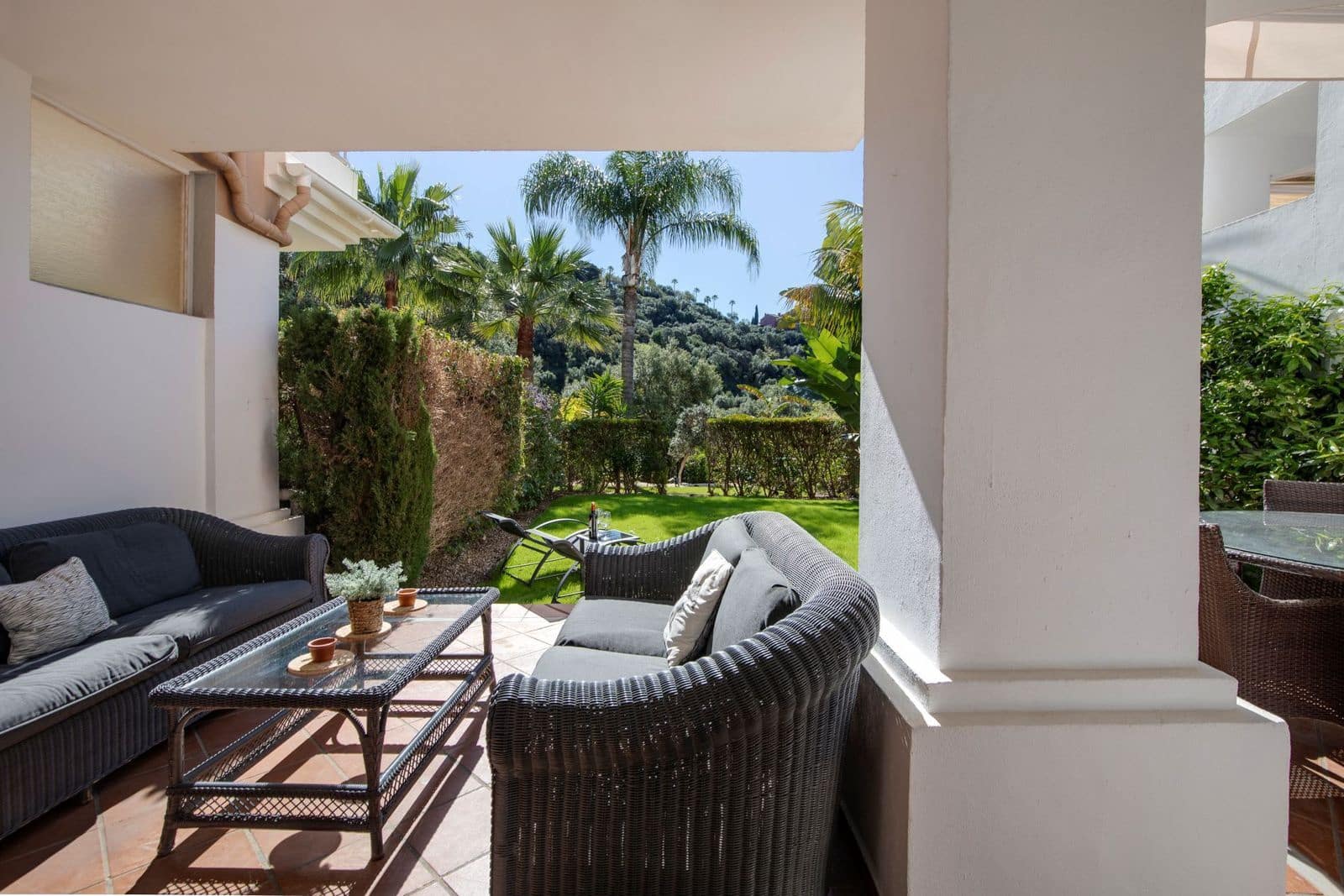 2 slaapkamer Appartement te koop in Los Arqueros met zwembad garage - € 425.000 (Ref: 9995285)