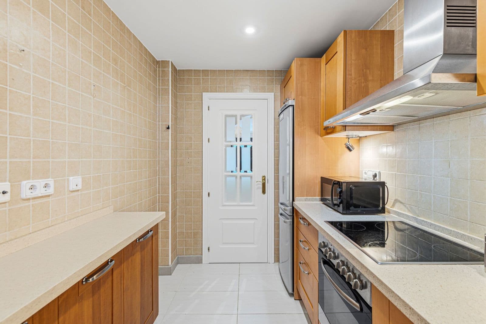 2 slaapkamer Appartement te koop in Los Arqueros met zwembad garage - € 425.000 (Ref: 9995285)