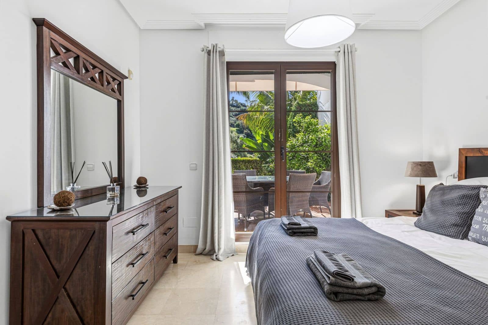 2 slaapkamer Appartement te koop in Los Arqueros met zwembad garage - € 425.000 (Ref: 9995285)