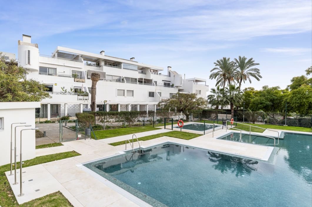 2 soveværelse Penthouse til salg i La Cala de Mijas med swimmingpool garage - € 450.000 (Ref: 9995292)