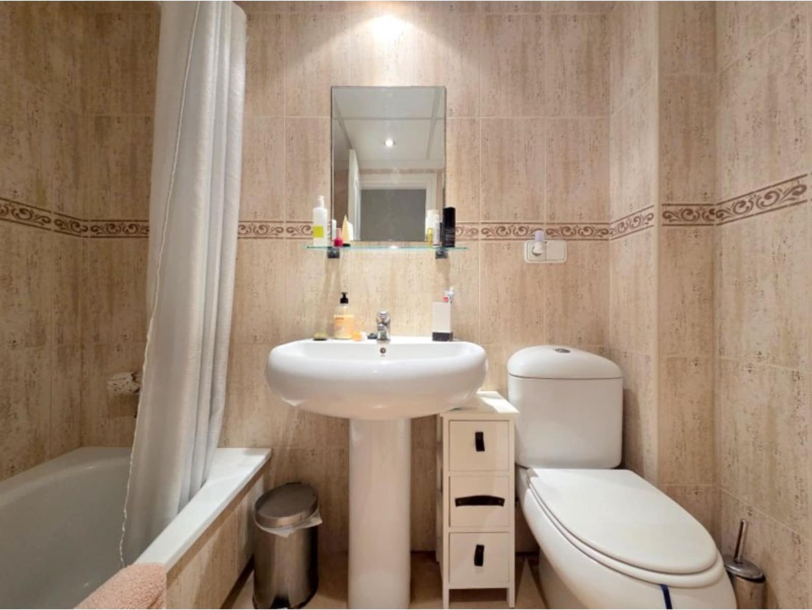 Apartamento de 2 habitaciones en La Duquesa / Puerto de la Duquesa en venta con piscina - 245.000 € (Ref: 9995295)