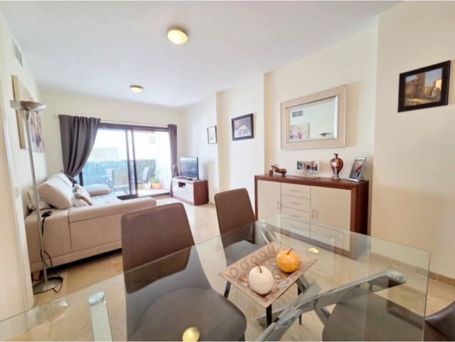 Apartamento de 2 habitaciones en La Duquesa / Puerto de la Duquesa, Manilva en venta con piscina - 245.000 € (Ref: 9995295)