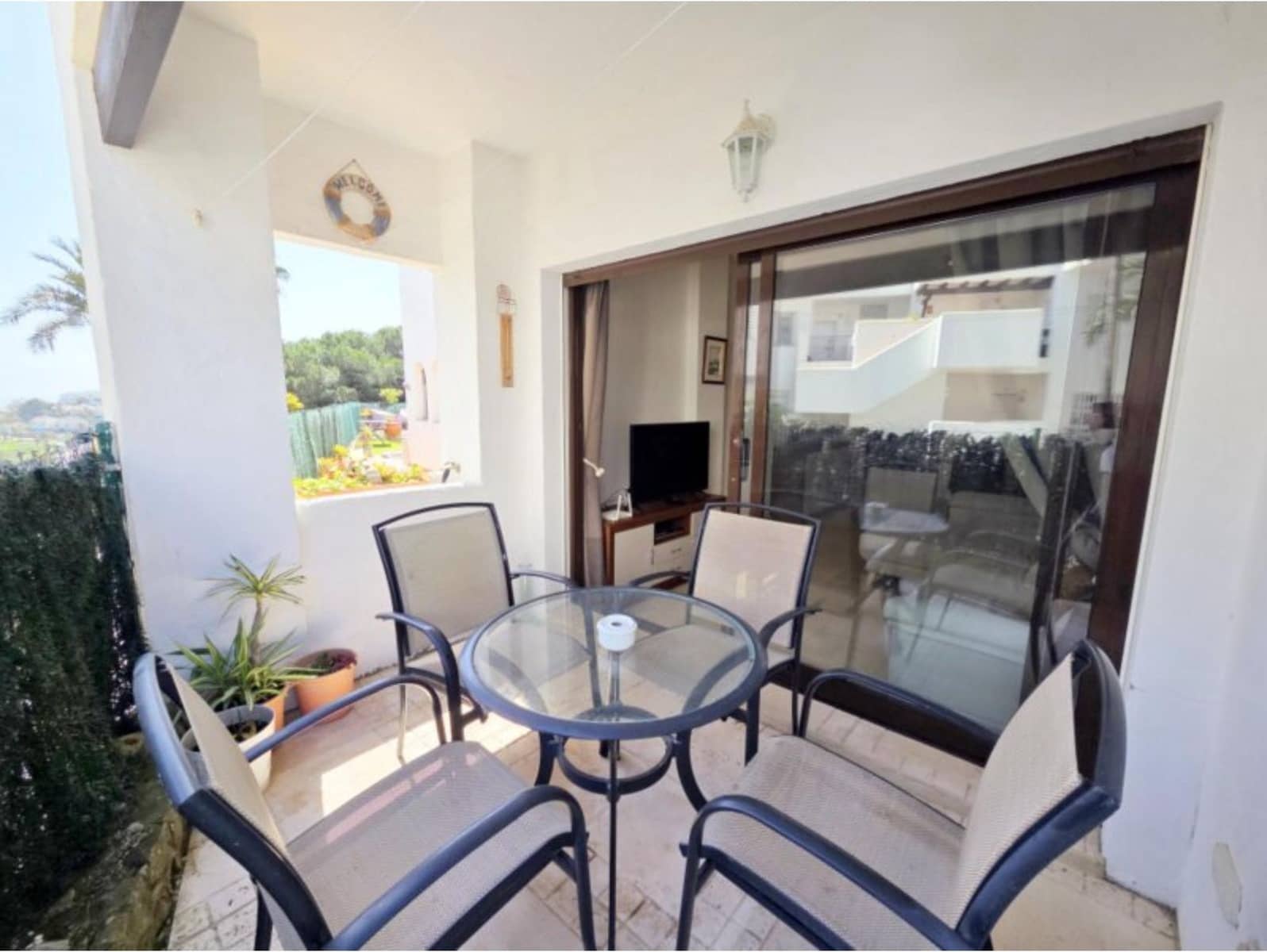 Apartamento de 2 habitaciones en La Duquesa / Puerto de la Duquesa en venta con piscina - 245.000 € (Ref: 9995295)