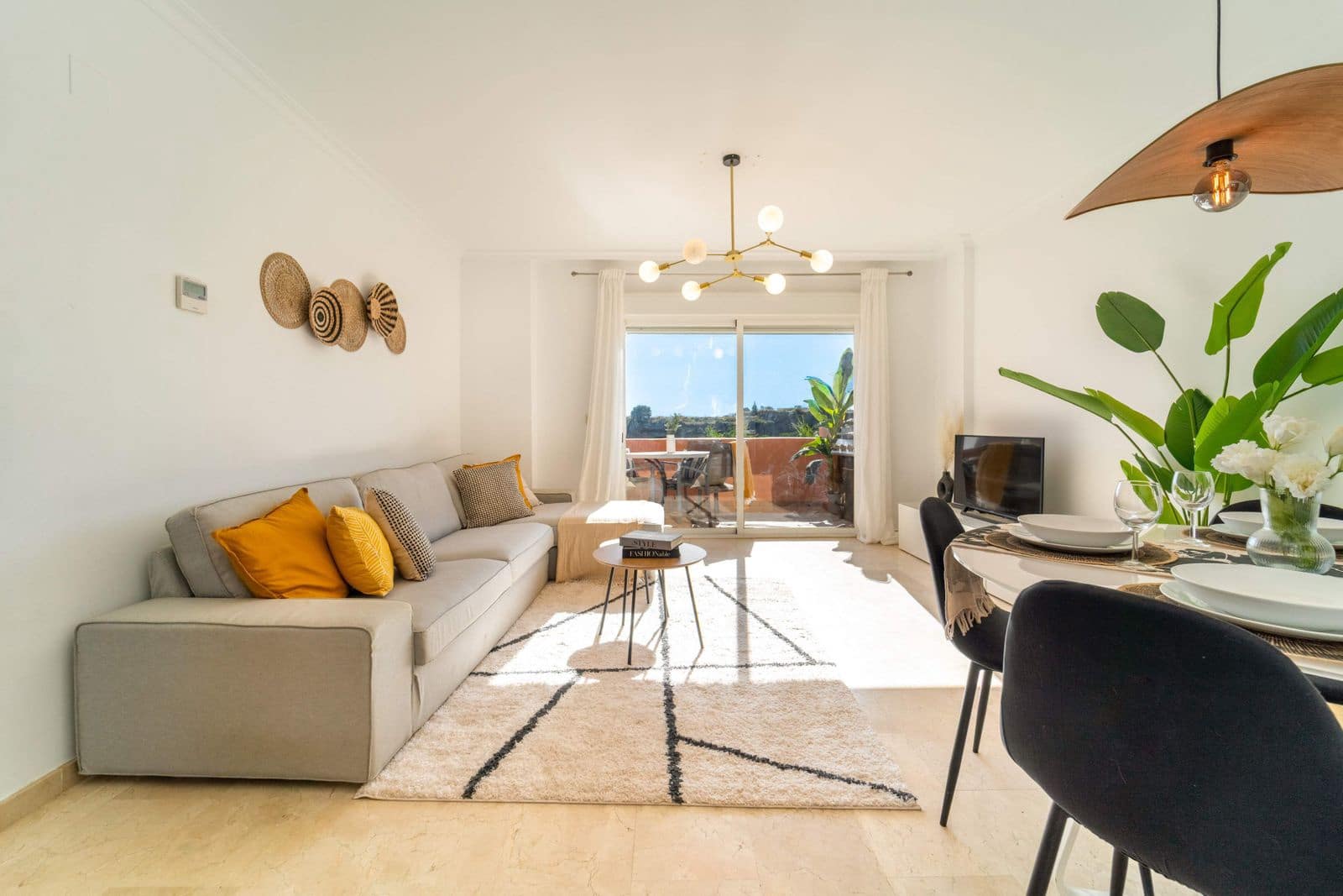 2 soverom Leilighet til salgs i Riviera del Sol med svømmebasseng garasje - € 295 000 (Ref: 9995315)