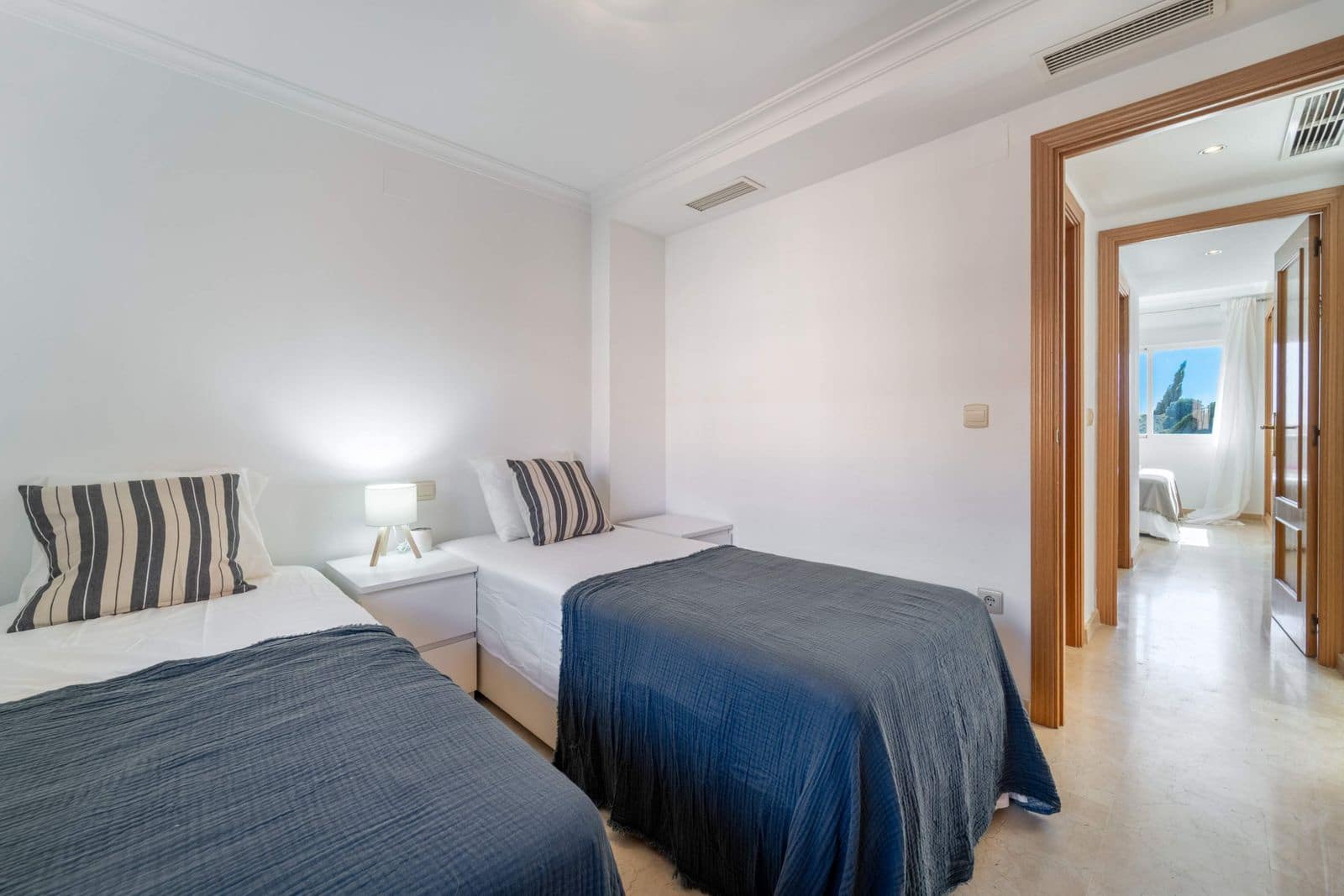 2 soverom Leilighet til salgs i Riviera del Sol med svømmebasseng garasje - € 295 000 (Ref: 9995315)