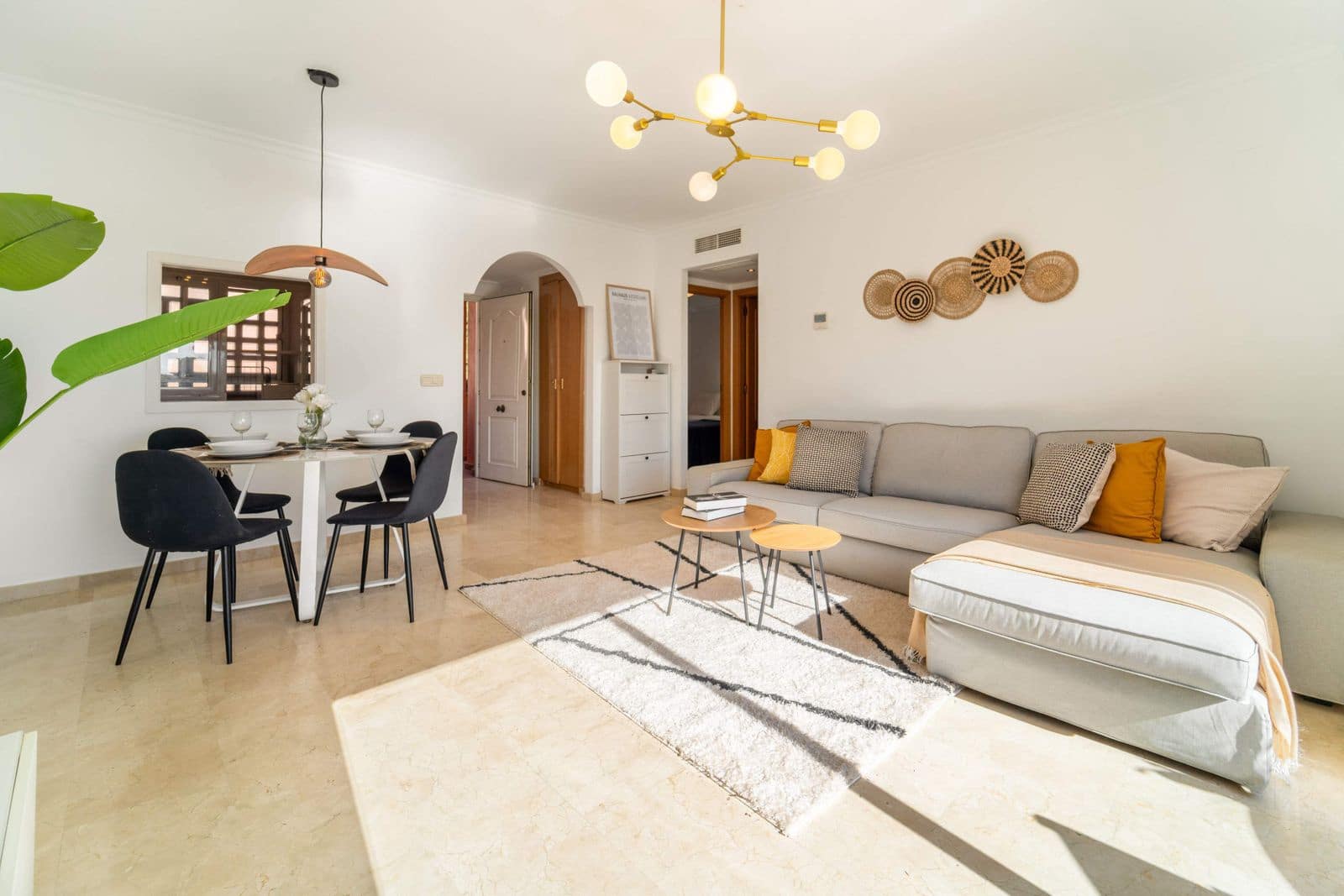 2 soverom Leilighet til salgs i Riviera del Sol med svømmebasseng garasje - € 295 000 (Ref: 9995315)