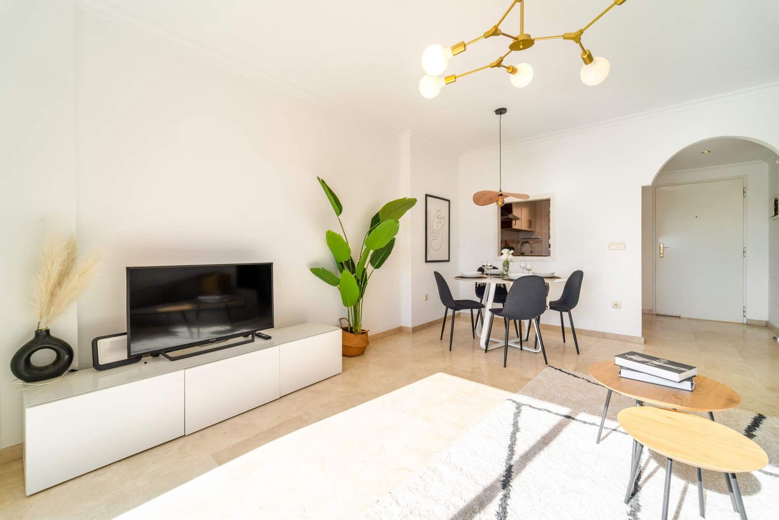 2 soverom Leilighet til salgs i Riviera del Sol med svømmebasseng garasje - € 295 000 (Ref: 9995315)