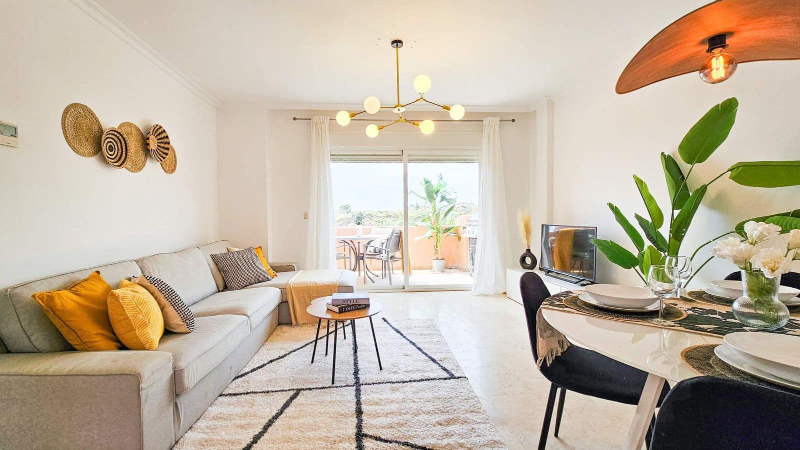 2 soverom Leilighet til salgs i Riviera del Sol med svømmebasseng garasje - € 295 000 (Ref: 9995315)