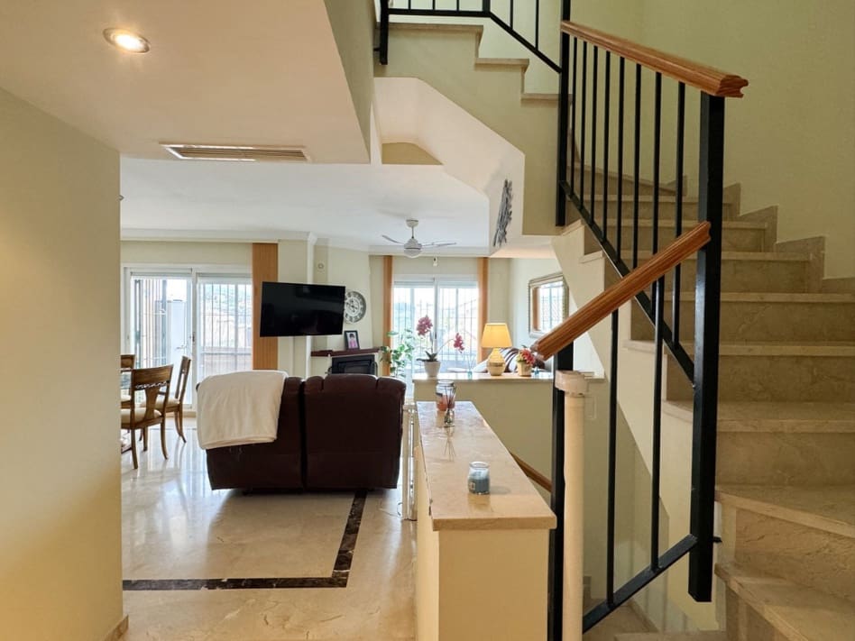 5 slaapkamer Huis te koop in La Duquesa / Puerto de la Duquesa met zwembad garage - € 410.000 (Ref: 9995327)