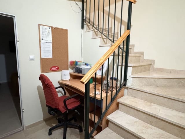 5 slaapkamer Huis te koop in La Duquesa / Puerto de la Duquesa, Manilva met zwembad garage - € 410.000 (Ref: 9995327)