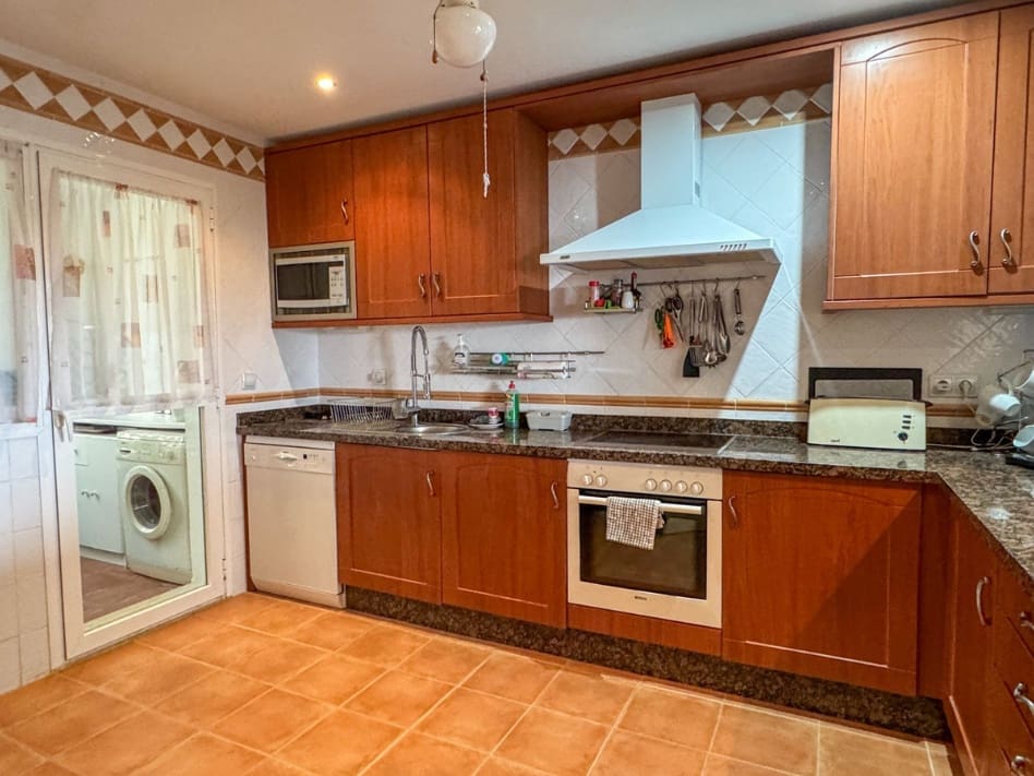 5 slaapkamer Huis te koop in La Duquesa / Puerto de la Duquesa met zwembad garage - € 410.000 (Ref: 9995327)
