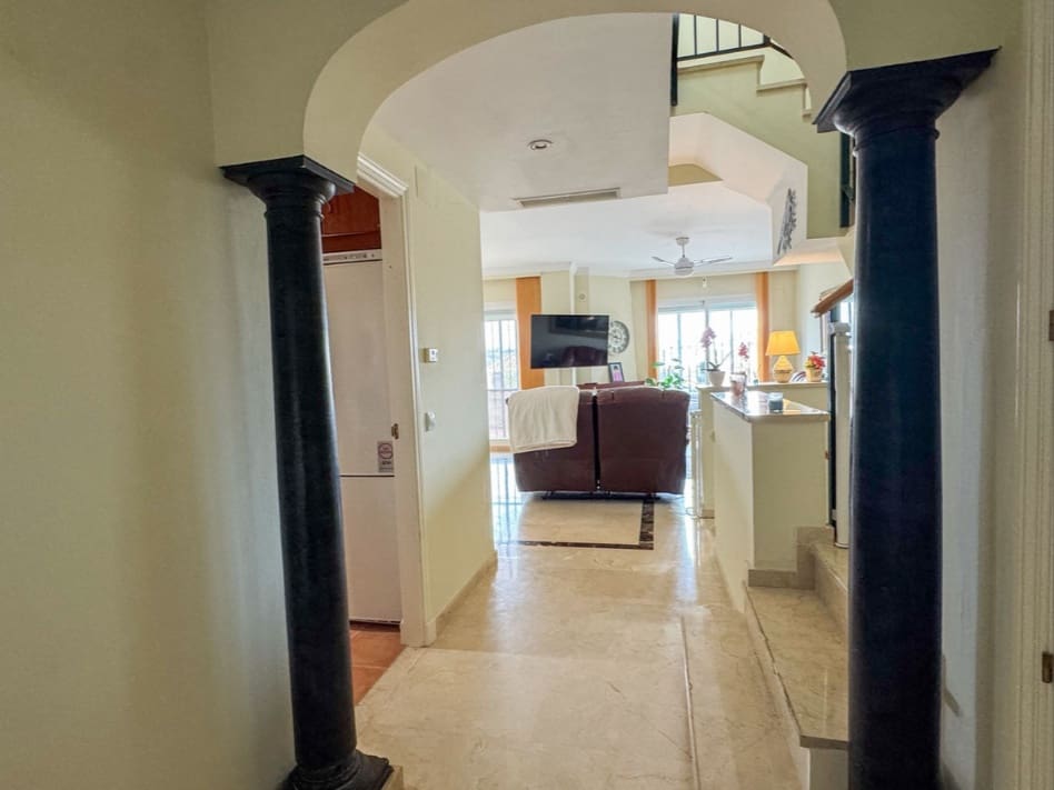 5 slaapkamer Huis te koop in La Duquesa / Puerto de la Duquesa met zwembad garage - € 410.000 (Ref: 9995327)
