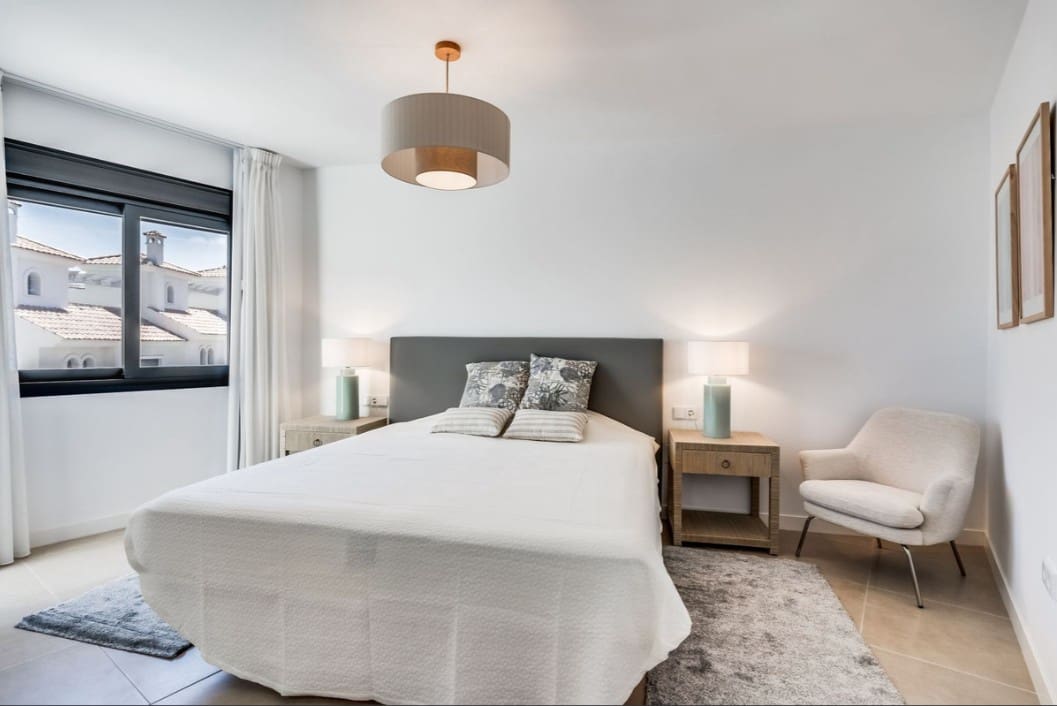 3 camera da letto Casa da affittare in El Paraiso con piscina garage - 3.200 € (Rif: 9995349)