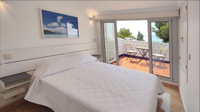 2 bedroom Apartment for sale in Estepona with pool - € 460,000 (Ref: 9997683)