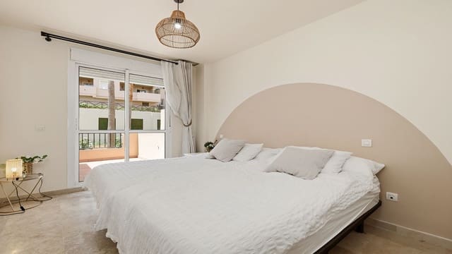 Apartamento de 2 habitaciones en La Duquesa / Puerto de la Duquesa, Manilva en venta con piscina garaje - 279.000 € (Ref: 9997712)