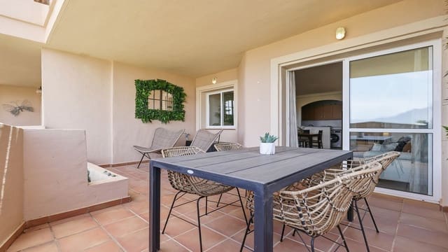 Apartamento de 2 habitaciones en La Duquesa / Puerto de la Duquesa, Manilva en venta con piscina garaje - 279.000 € (Ref: 9997712)