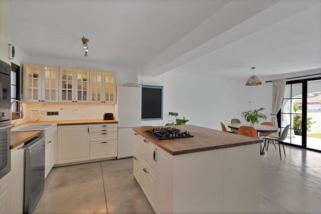 3 soverom Hus til salgs i Estepona - € 439 000 (Ref: 9997715)