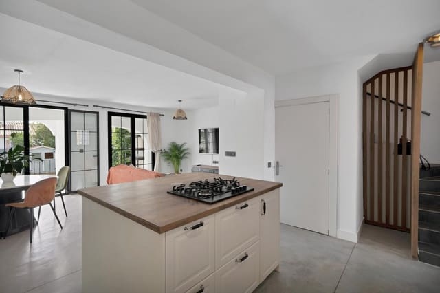 3 soverom Hus til salgs i Estepona - € 439 000 (Ref: 9997715)