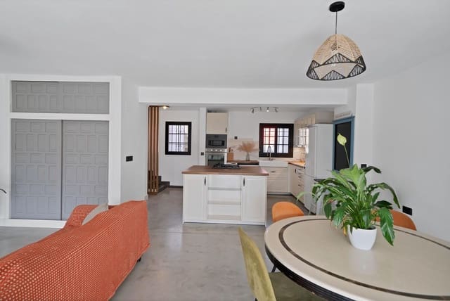 3 soverom Hus til salgs i Estepona - € 439 000 (Ref: 9997715)