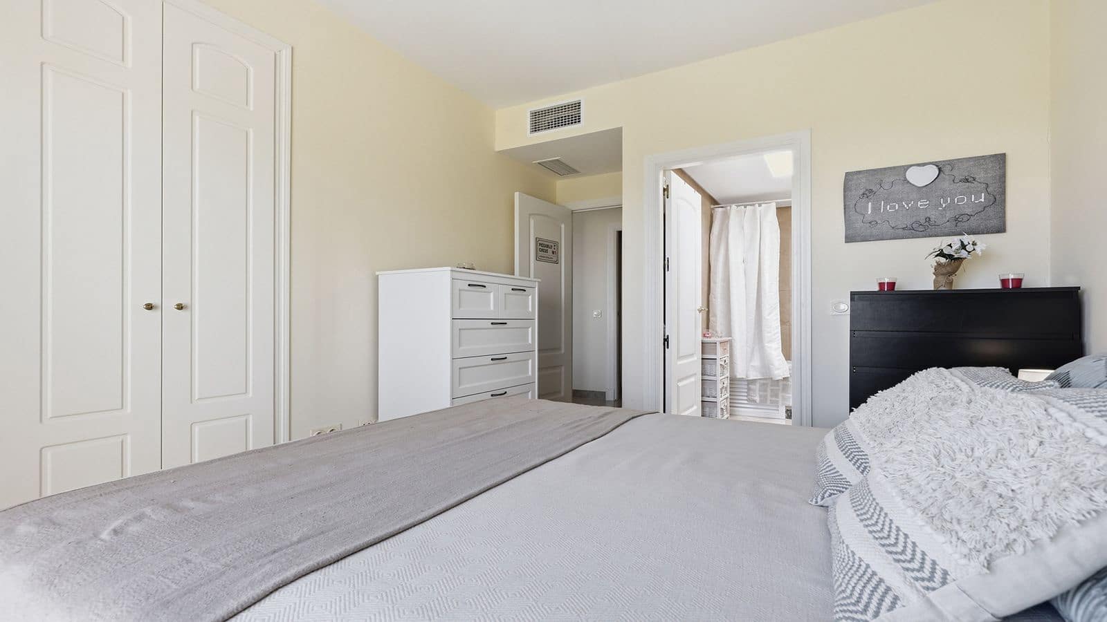 Ático de 2 habitaciones en La Duquesa / Puerto de la Duquesa en venta con piscina garaje - 265.000 € (Ref: 9997719)