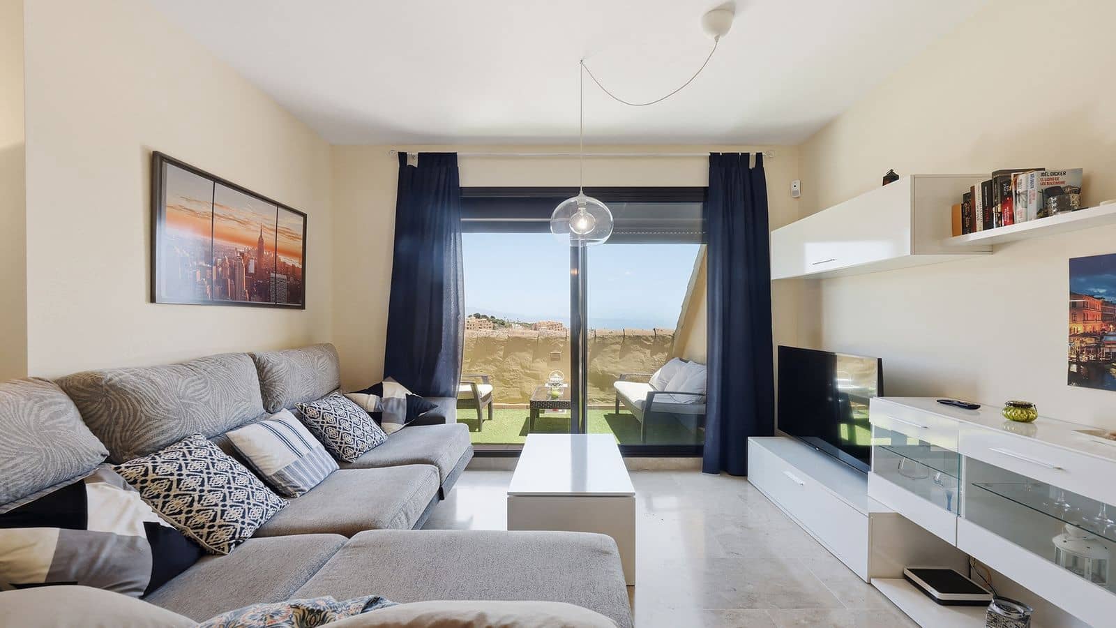 Ático de 2 habitaciones en La Duquesa / Puerto de la Duquesa en venta con piscina garaje - 265.000 € (Ref: 9997719)