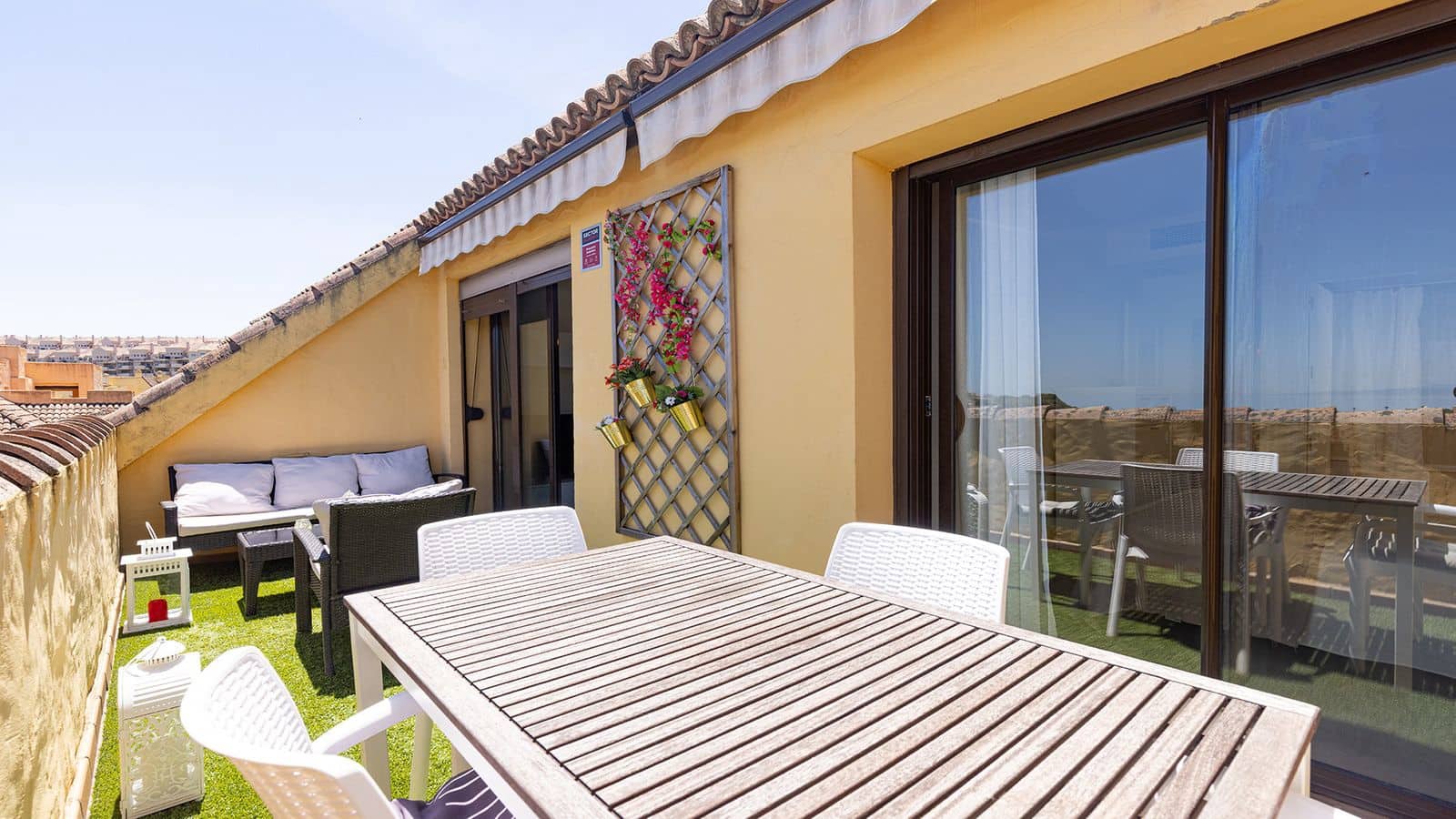 Ático de 2 habitaciones en La Duquesa / Puerto de la Duquesa en venta con piscina garaje - 265.000 € (Ref: 9997719)