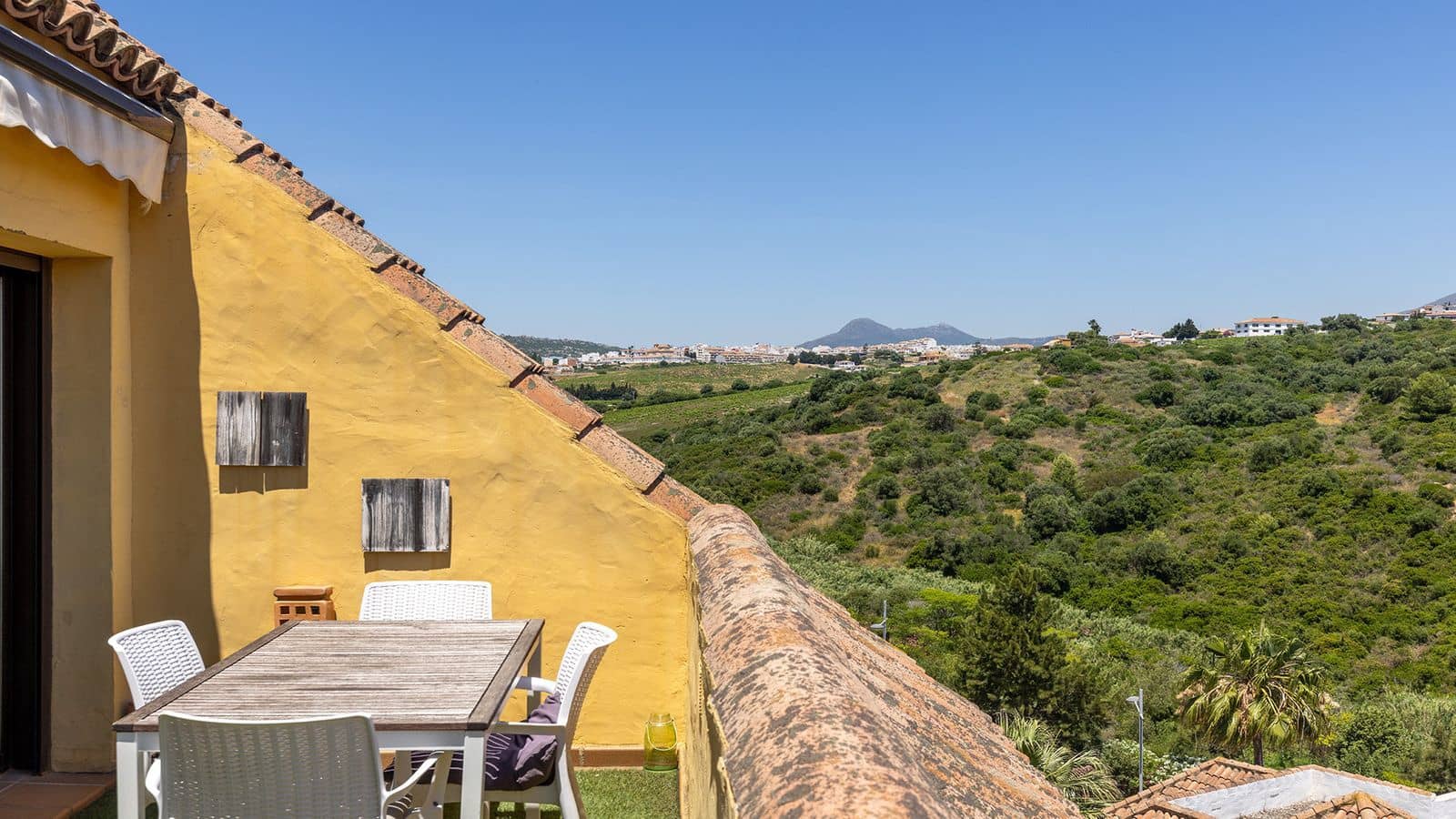 Ático de 2 habitaciones en La Duquesa / Puerto de la Duquesa en venta con piscina garaje - 265.000 € (Ref: 9997719)