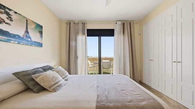 Ático de 2 habitaciones en La Duquesa / Puerto de la Duquesa, Manilva en venta con piscina garaje - 265.000 € (Ref: 9997719)