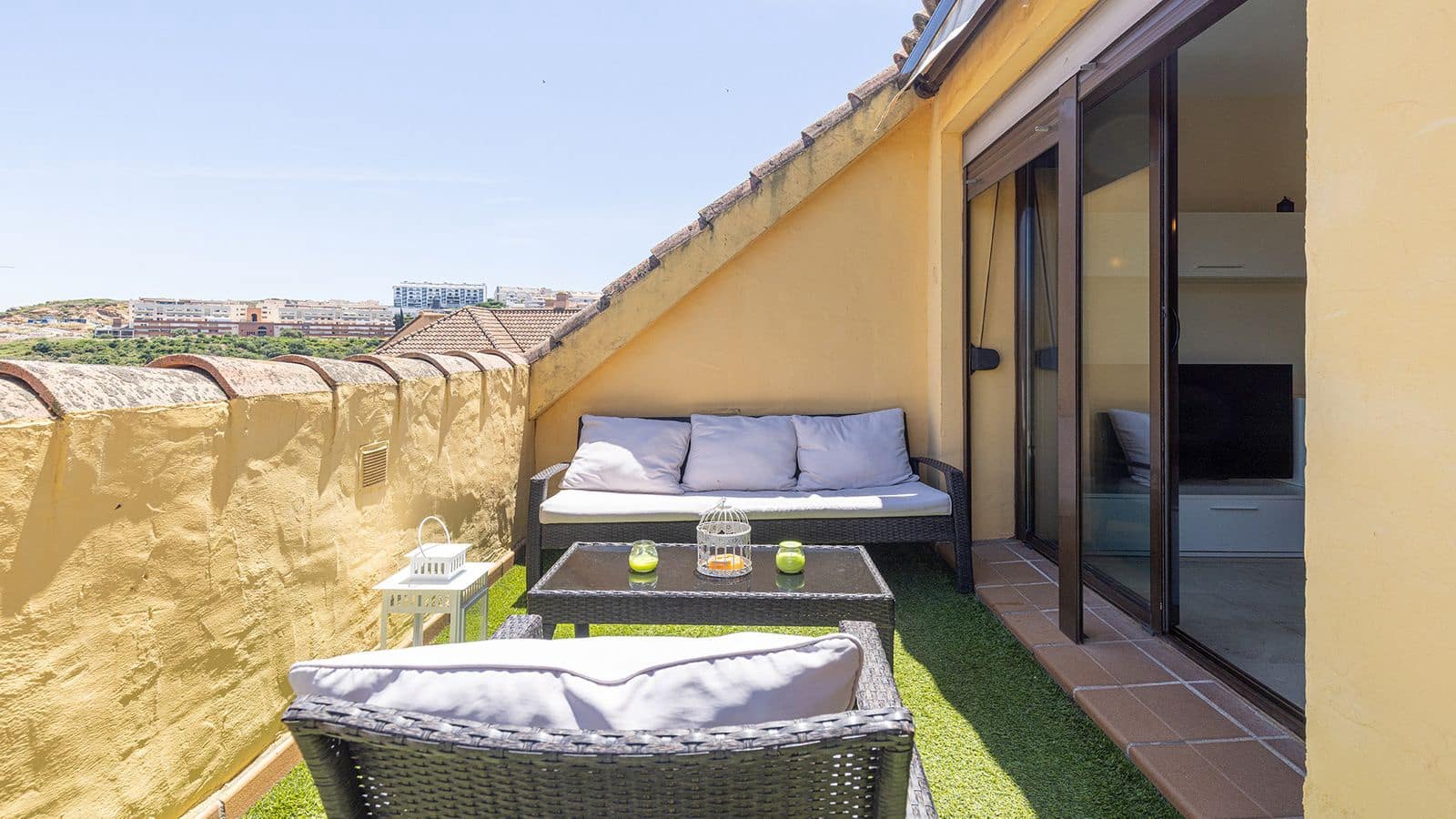 Ático de 2 habitaciones en La Duquesa / Puerto de la Duquesa en venta con piscina garaje - 265.000 € (Ref: 9997719)