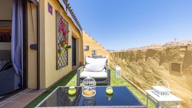 Ático de 2 habitaciones en La Duquesa / Puerto de la Duquesa, Manilva en venta con piscina garaje - 265.000 € (Ref: 9997719)