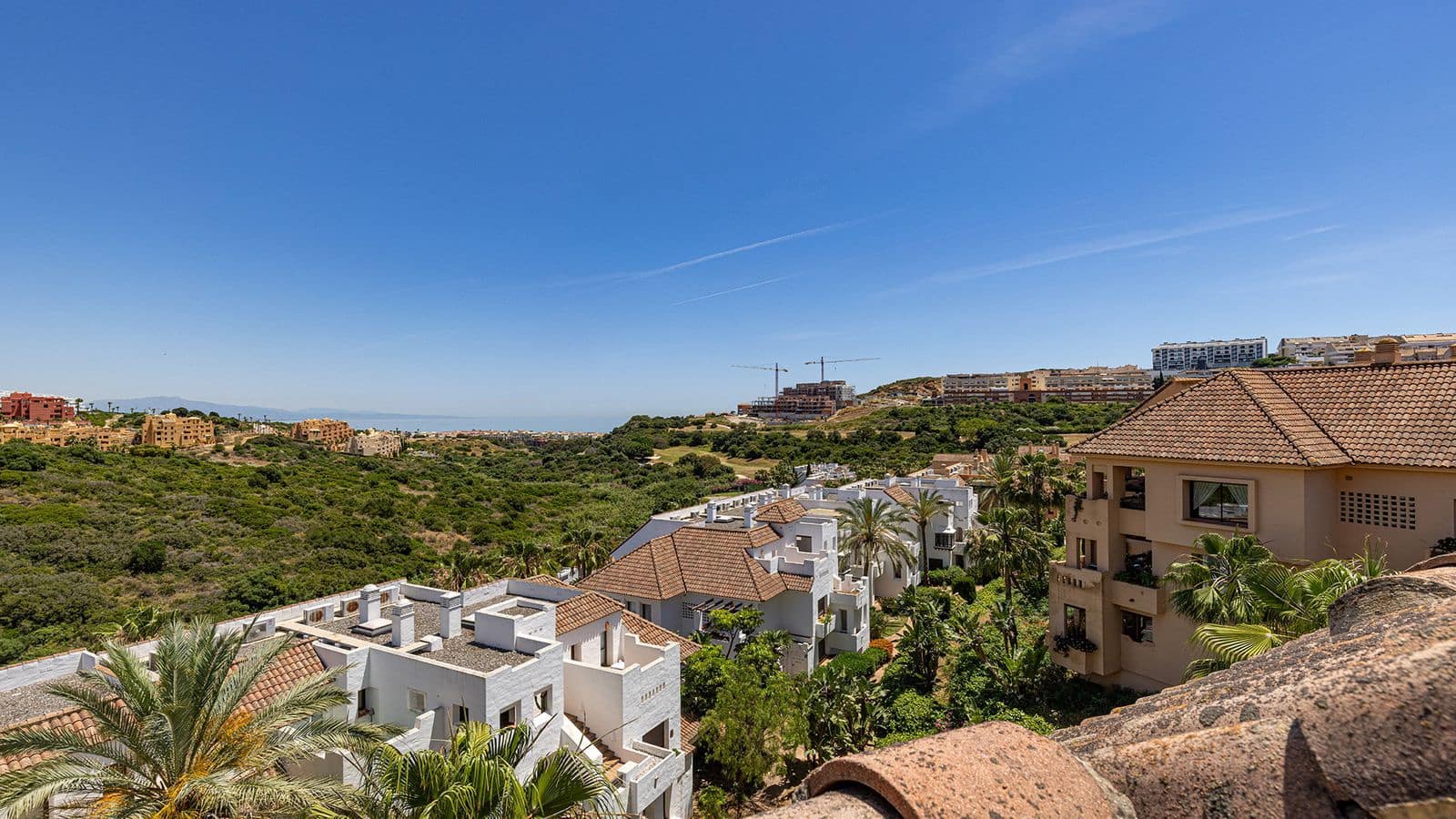 Ático de 2 habitaciones en La Duquesa / Puerto de la Duquesa en venta con piscina garaje - 265.000 € (Ref: 9997719)