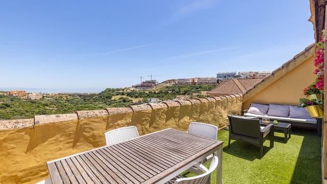 Ático de 2 habitaciones en La Duquesa / Puerto de la Duquesa, Manilva en venta con piscina garaje - 265.000 € (Ref: 9997719)