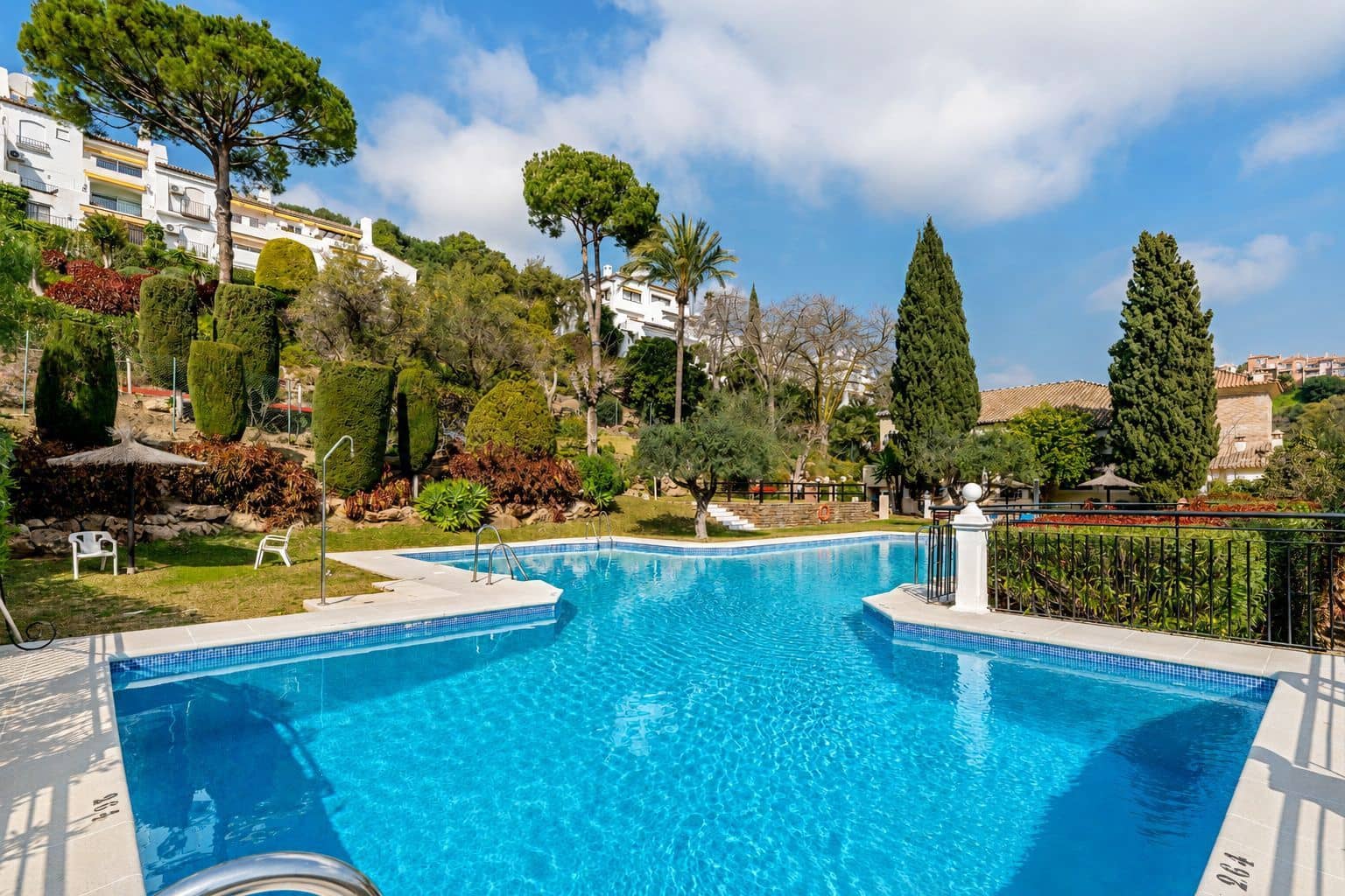 2 bedroom Apartment for sale in Puerto de la Torre with pool - € 499,000 (Ref: 9997722)