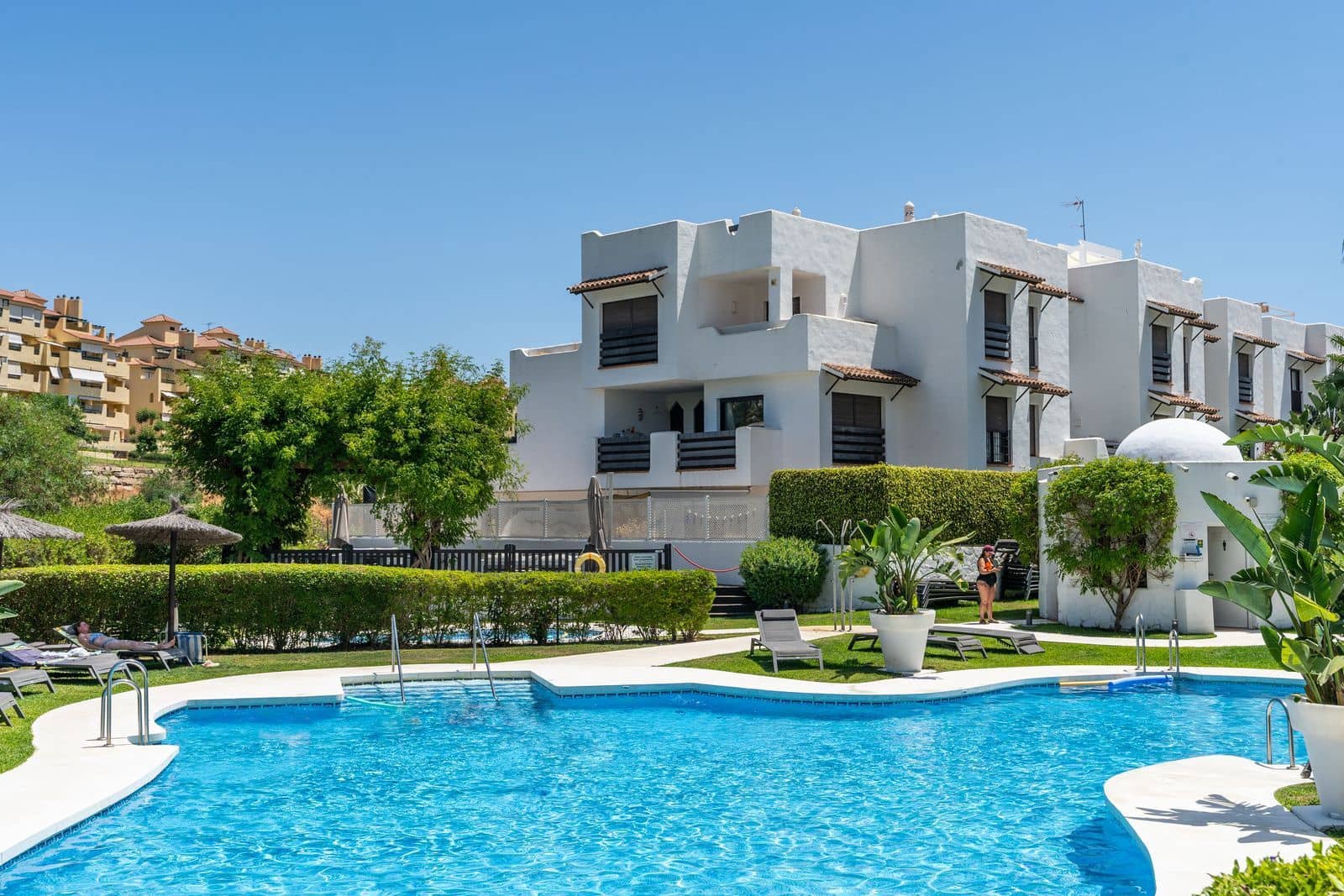 2 soveværelse Lejlighed til salg i New Golden Mile med swimmingpool garage - € 318.000 (Ref: 9997726)