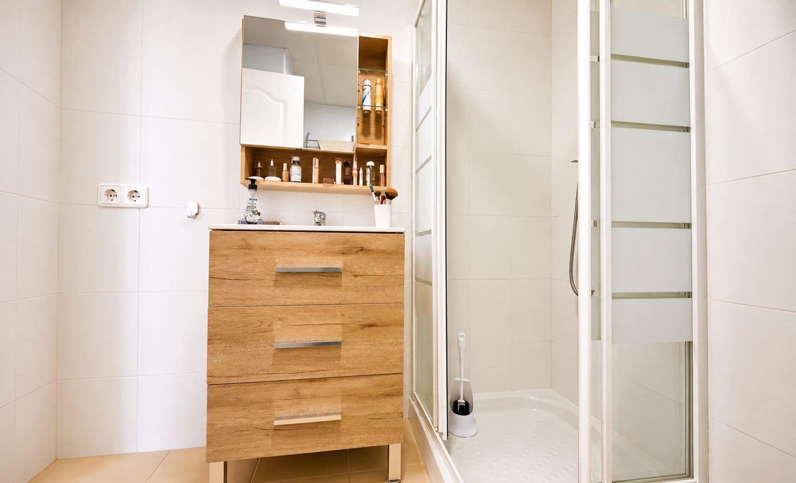 Apartamento de 2 habitaciones en La Duquesa / Puerto de la Duquesa en venta con piscina garaje - 260.000 € (Ref: 9997733)
