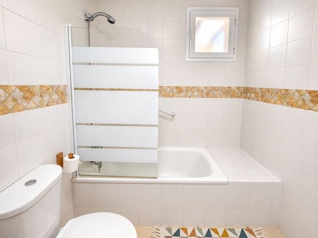 Apartamento de 2 habitaciones en La Duquesa / Puerto de la Duquesa, Manilva en venta con piscina garaje - 260.000 € (Ref: 9997733)