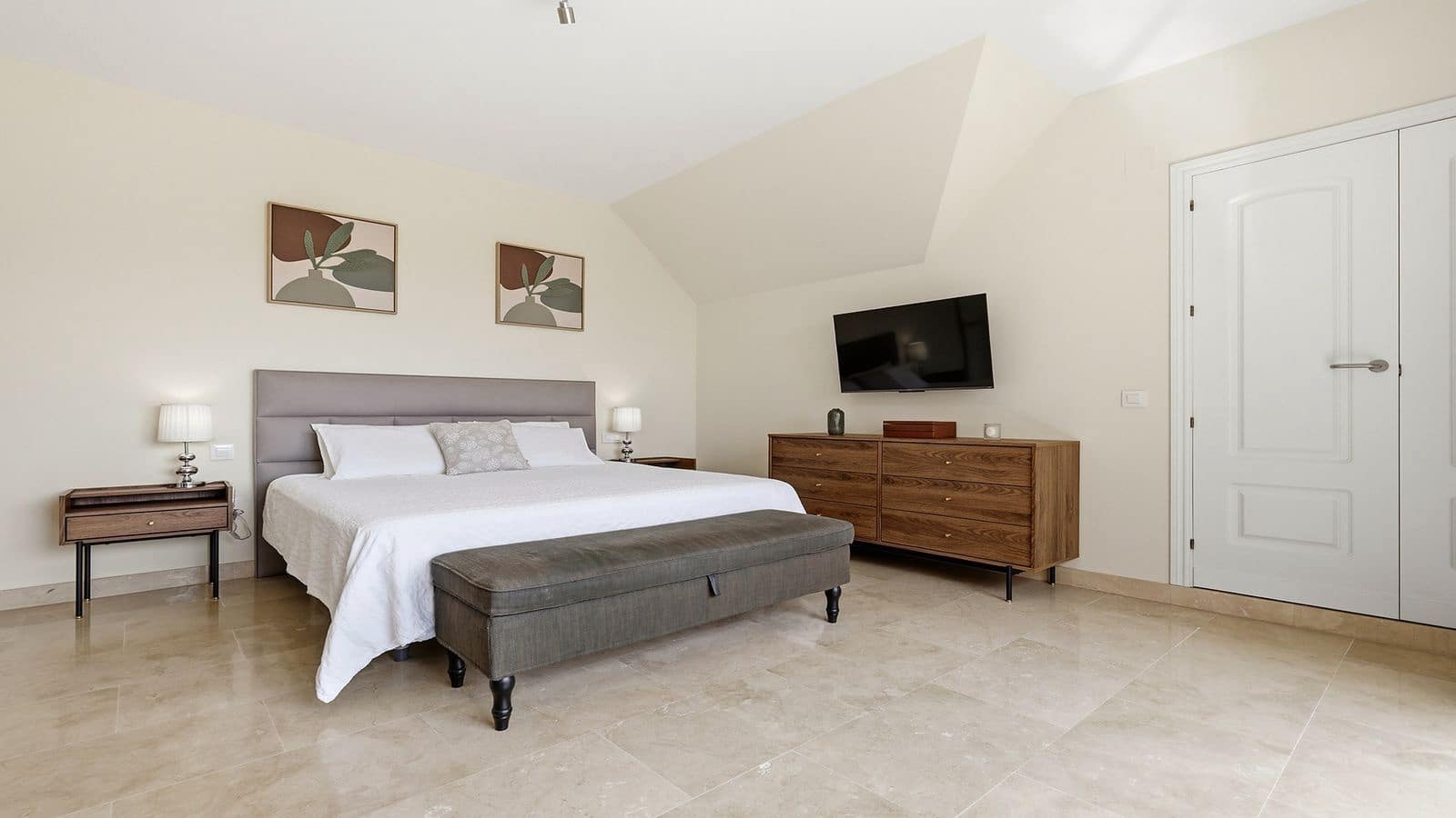 Ático de 3 habitaciones en La Duquesa / Puerto de la Duquesa en venta con piscina garaje - 495.000 € (Ref: 9997739)