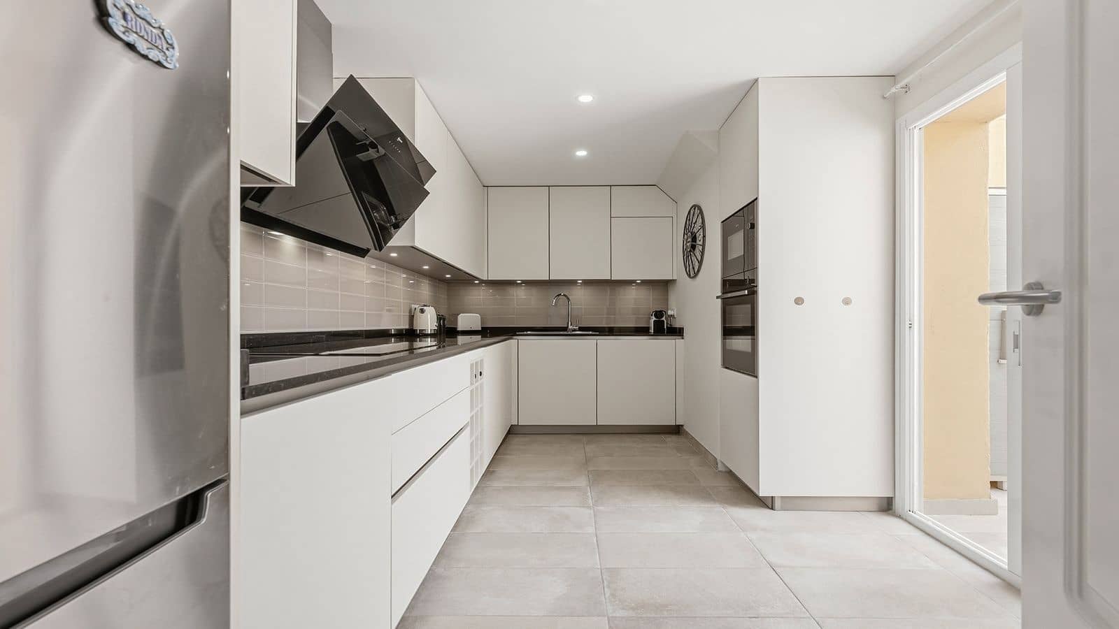 Ático de 3 habitaciones en La Duquesa / Puerto de la Duquesa en venta con piscina garaje - 495.000 € (Ref: 9997739)