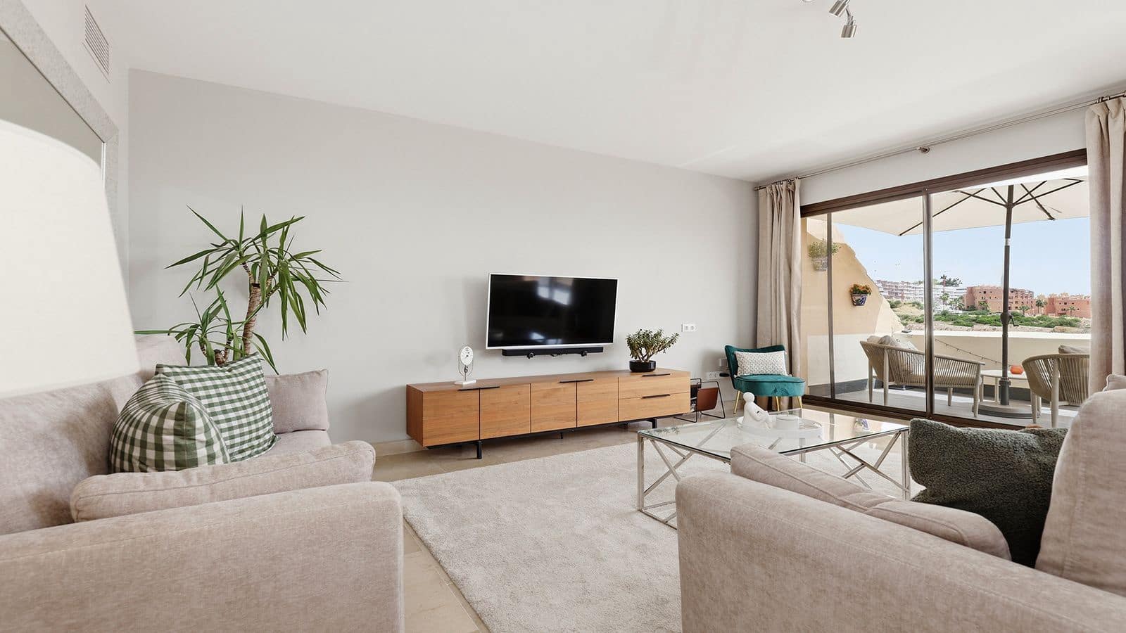Ático de 3 habitaciones en La Duquesa / Puerto de la Duquesa en venta con piscina garaje - 495.000 € (Ref: 9997739)
