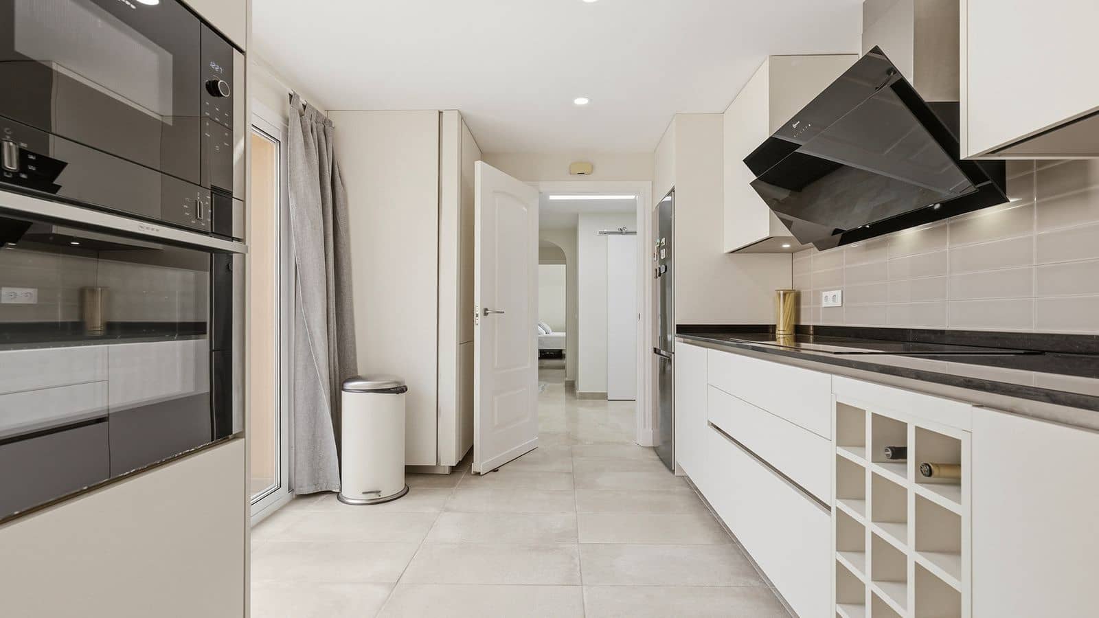 Ático de 3 habitaciones en La Duquesa / Puerto de la Duquesa en venta con piscina garaje - 495.000 € (Ref: 9997739)