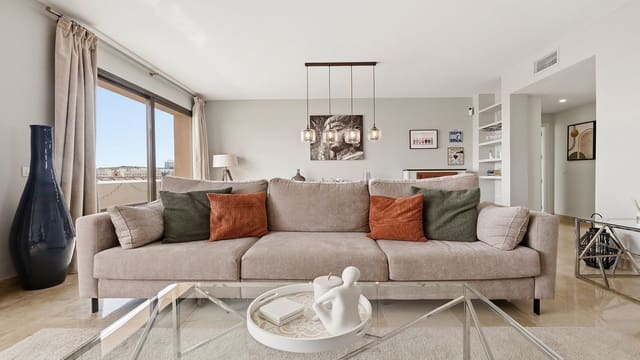 Ático de 3 habitaciones en La Duquesa / Puerto de la Duquesa, Manilva en venta con piscina garaje - 495.000 € (Ref: 9997739)