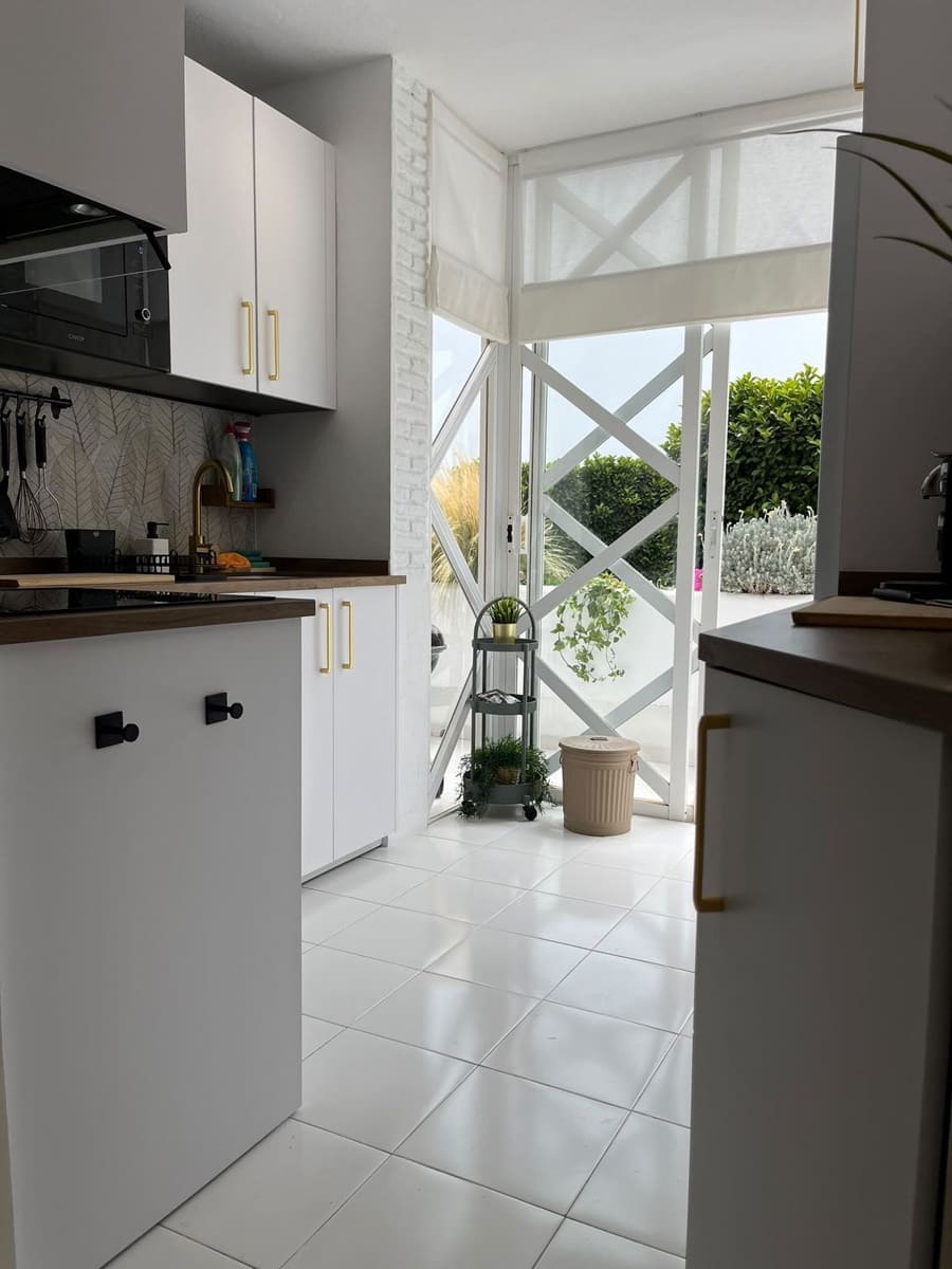 2 soveværelse Lejlighed til salg i El Paraiso med swimmingpool garage - € 485.000 (Ref: 9997741)