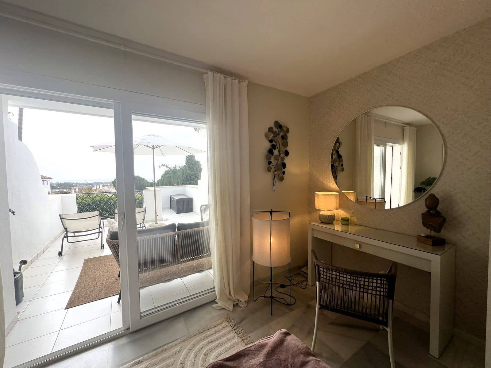 2 soveværelse Lejlighed til salg i El Paraiso med swimmingpool garage - € 485.000 (Ref: 9997741)